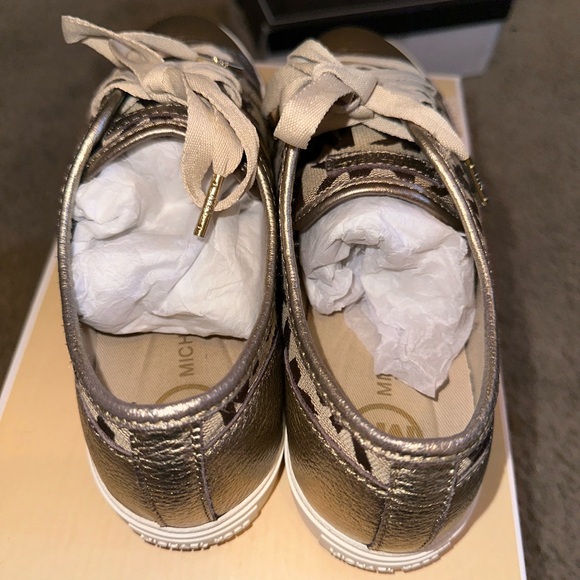 Micheal Kors gold sneakers gently used woman’s 7.5 - Picture 4 of 6